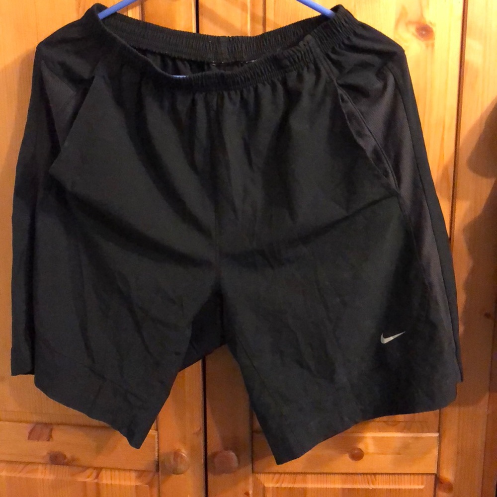 Nike black shorts size m has pockets